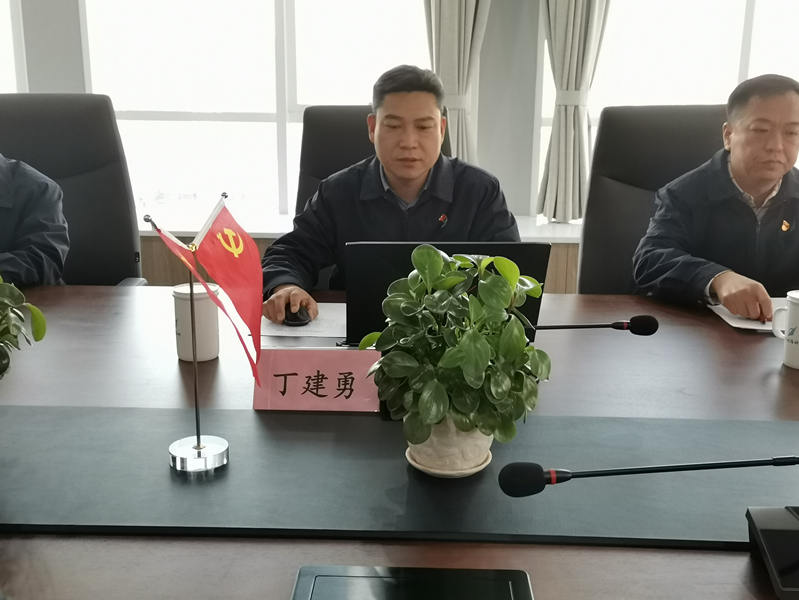 市總領(lǐng)導(dǎo)來(lái)集團(tuán)看望慰問(wèn)特困員工